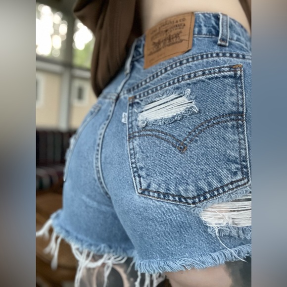 Women’s Vintage White Tab Custom Distressed Levi Shorts - Picture 3 of 7